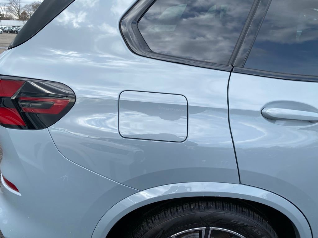 New 2026 BMW X5 xDrive50e w/ M Sport Package AWD/4WD image 15