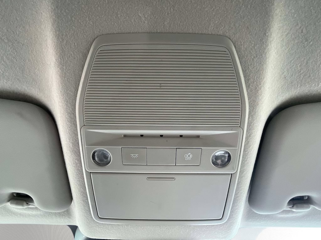 Used 2025 Nissan Kicks SR FWD image 30