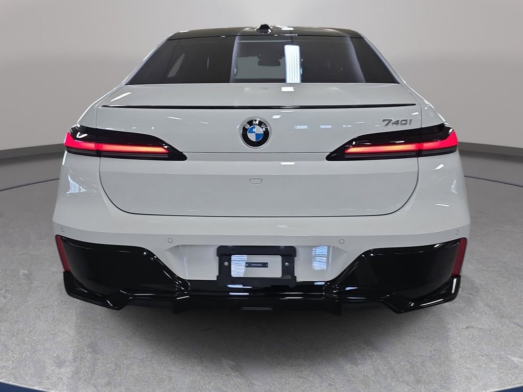Used 2025 BMW 740i w/ Premium Package RWD image 8