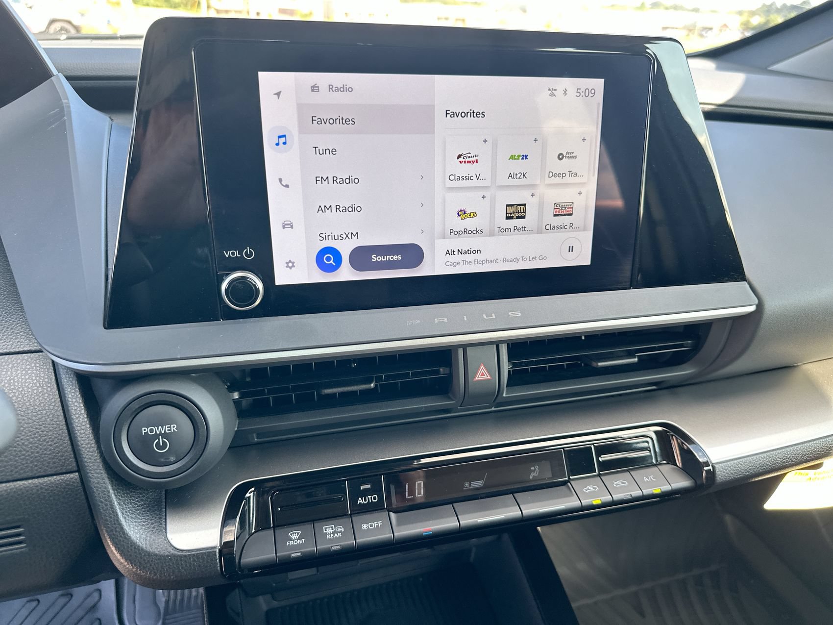 Used 2025 Toyota Prius LE FWD image 16