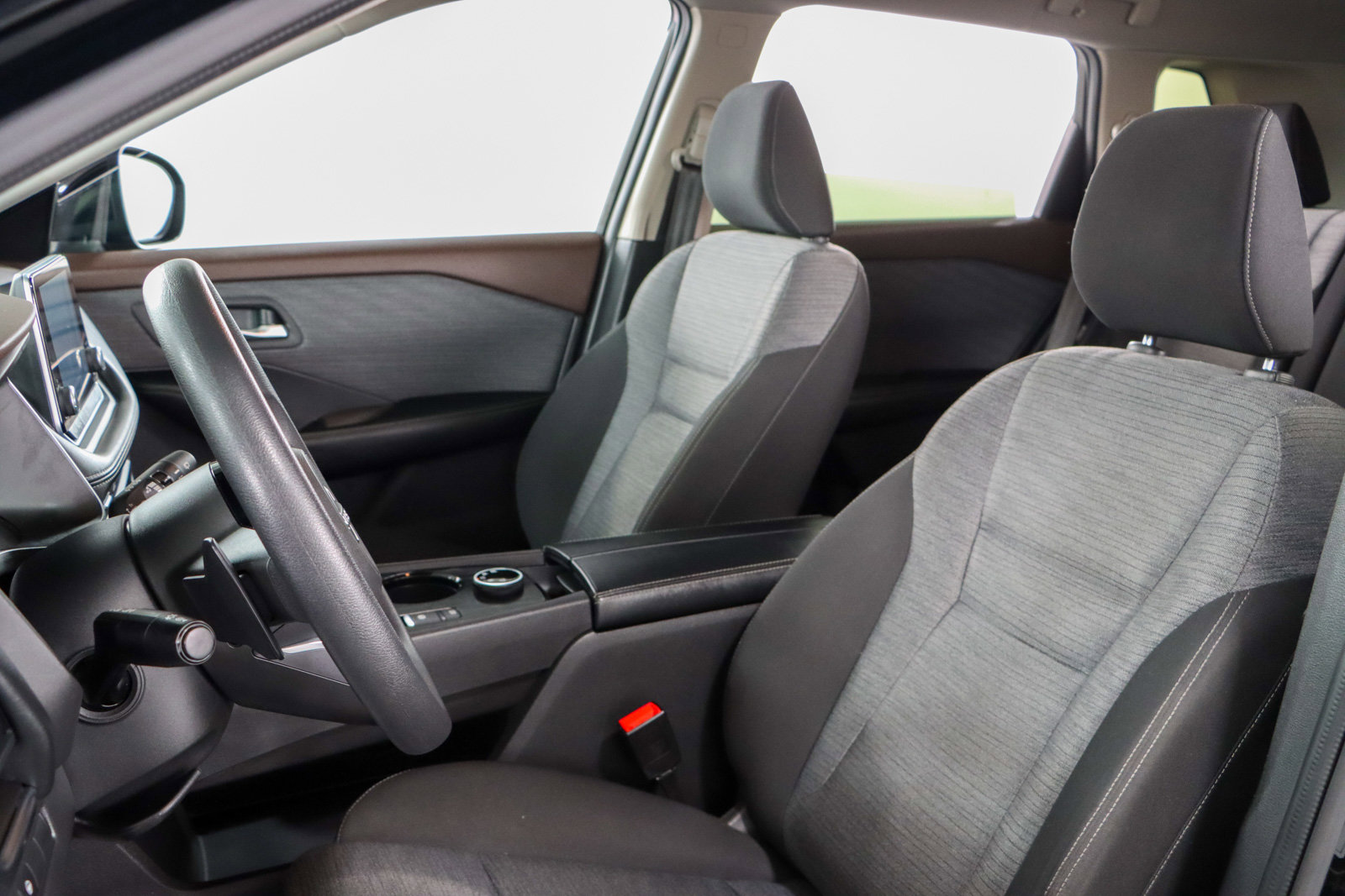 Used 2023 Nissan Rogue SV image 23