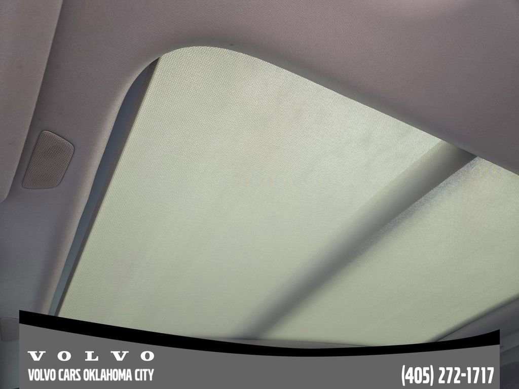 Used 2017 Volvo XC90 T6 Momentum w/ Vision Package image 24