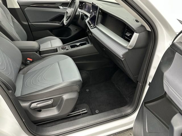 Certified 2025 Volkswagen Tiguan SE image 25