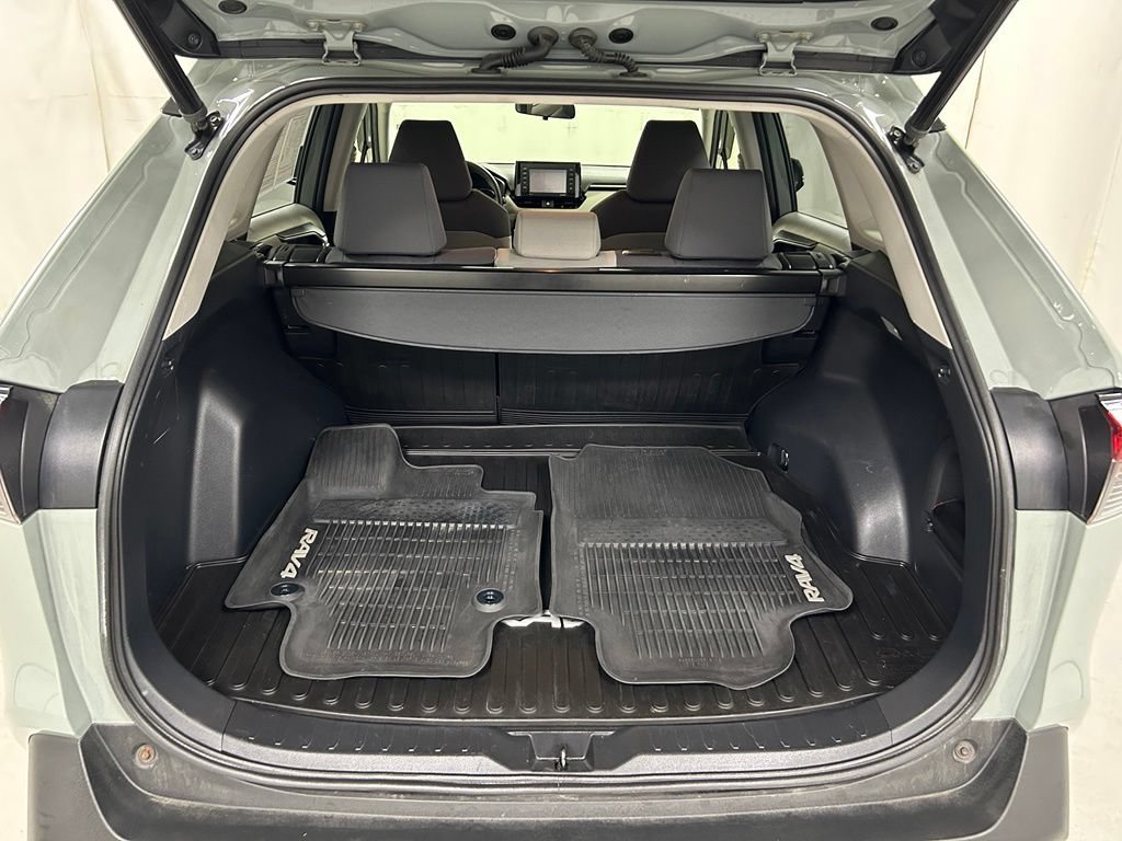 Certified 2020 Toyota RAV4 XLE w/ Convenience Package AWD/4WD image 11