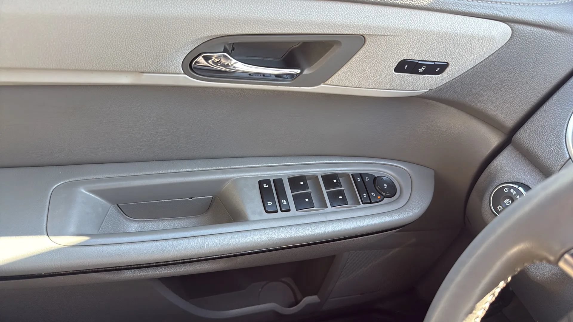 Used 2016 Chevrolet Traverse LTZ AWD/4WD image 21