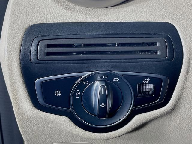 Used 2021 Mercedes-Benz GLC 300 4MATIC image 11