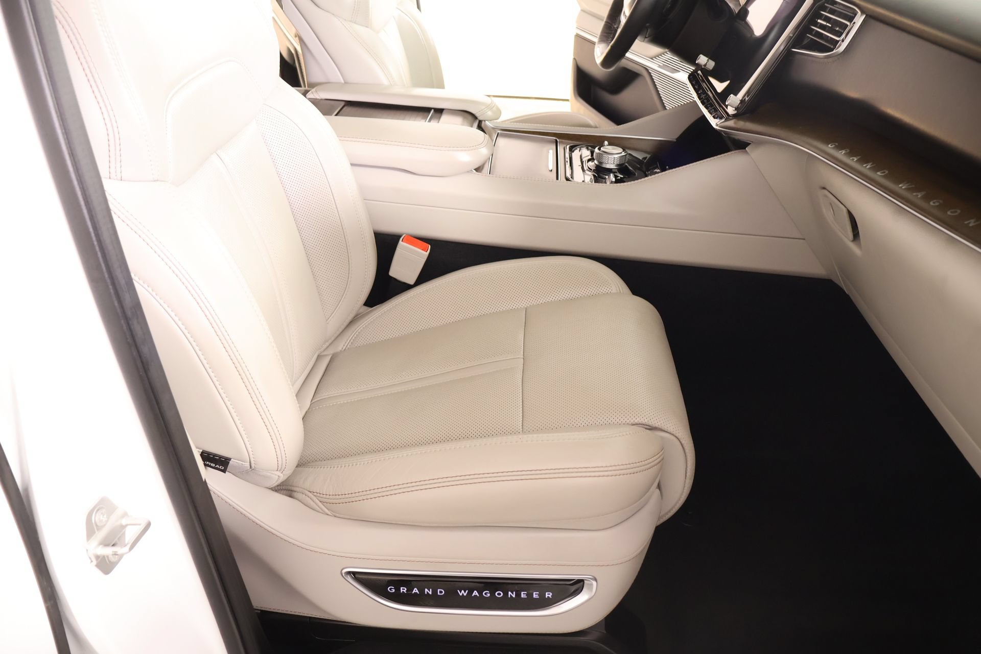 Used 2023 Jeep Grand Wagoneer 4WD w/ Convenience Group III image 15