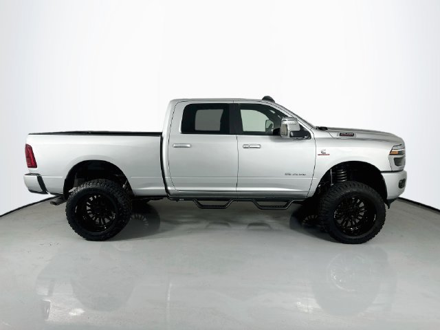 Used 2026 RAM 2500 Laramie AWD/4WD image 10