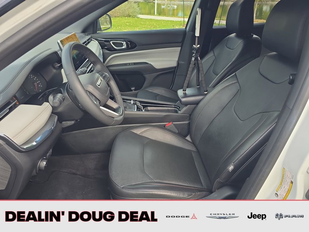 Used 2023 Jeep Compass Limited image 10