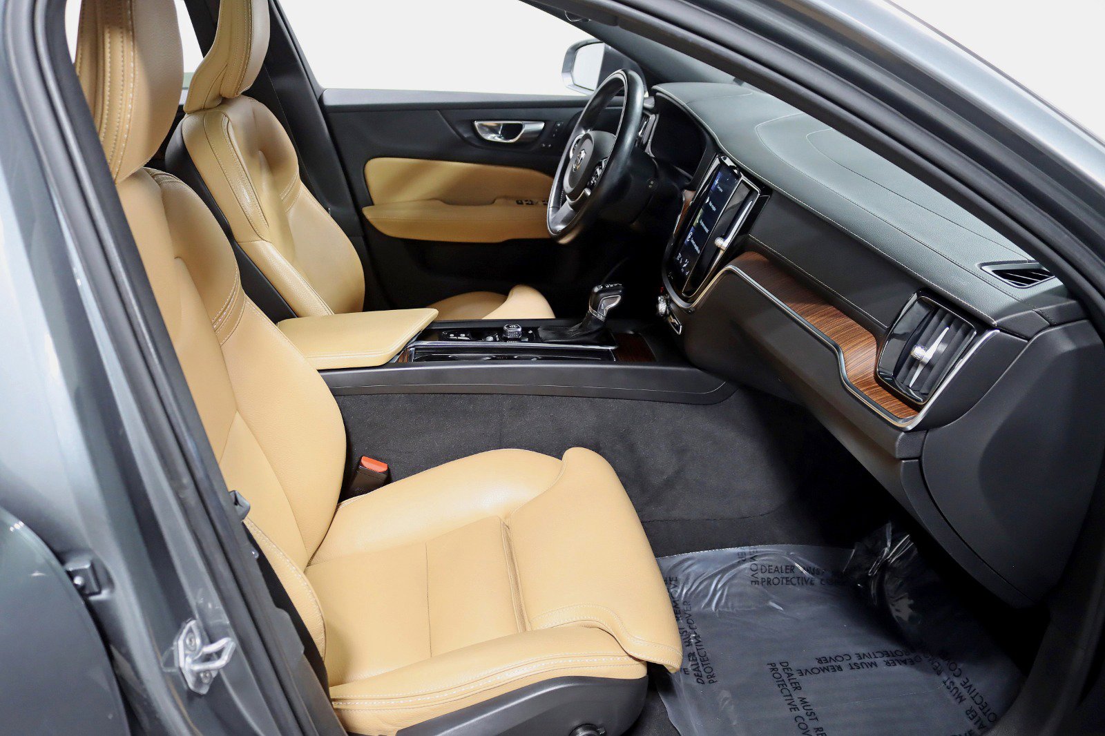 Used 2020 Volvo V60 T5 Cross Country image 32