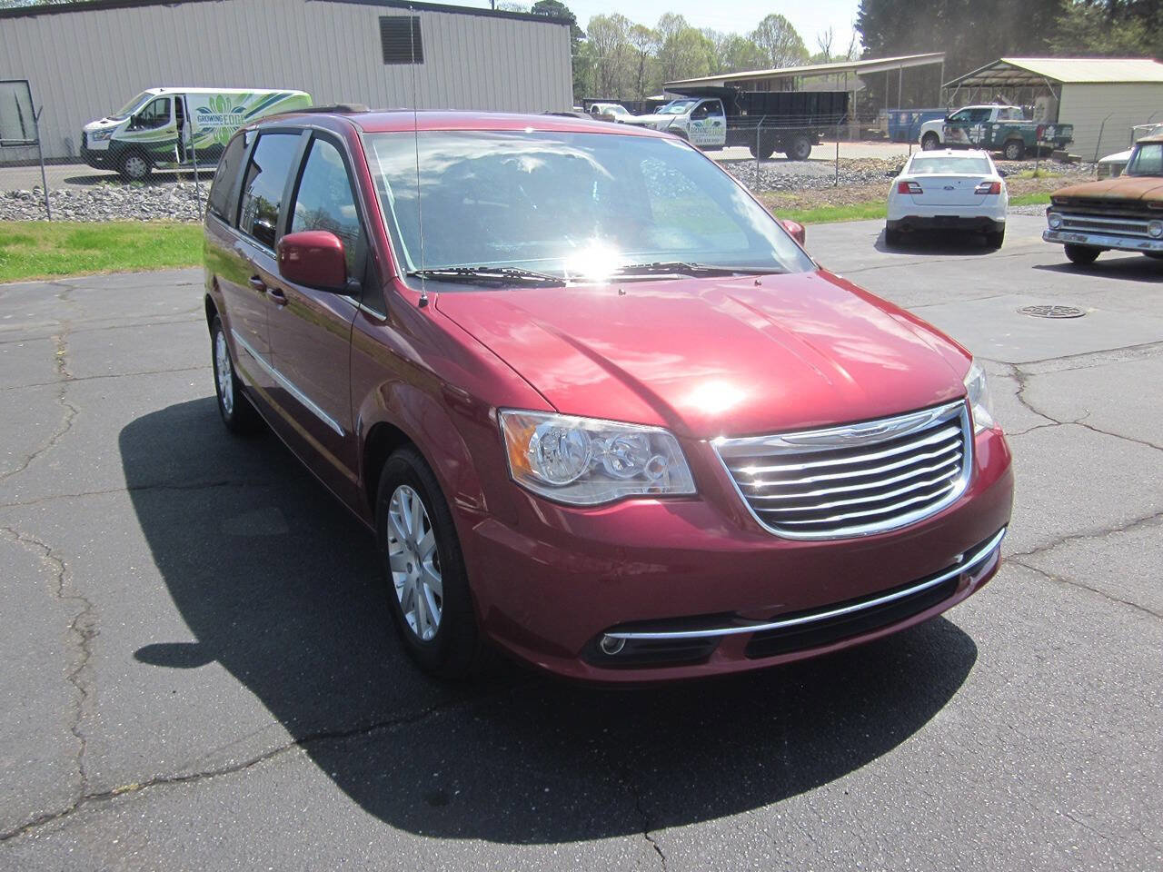 Used 2015 Chrysler Town & Country Touring FWD image 4