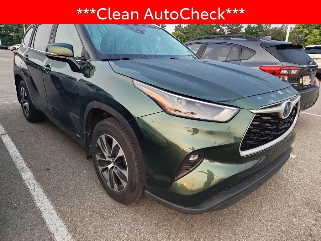 Used 2023 Toyota Highlander XLE AWD/4WD image 3