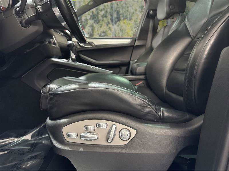 Used 2015 Porsche Macan Turbo w/ Premium Package Plus image 17