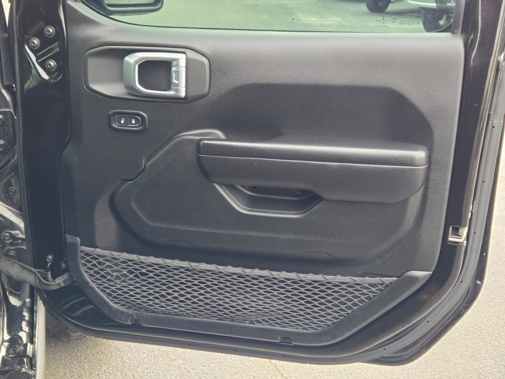 Used 2021 Jeep Gladiator Willys image 4