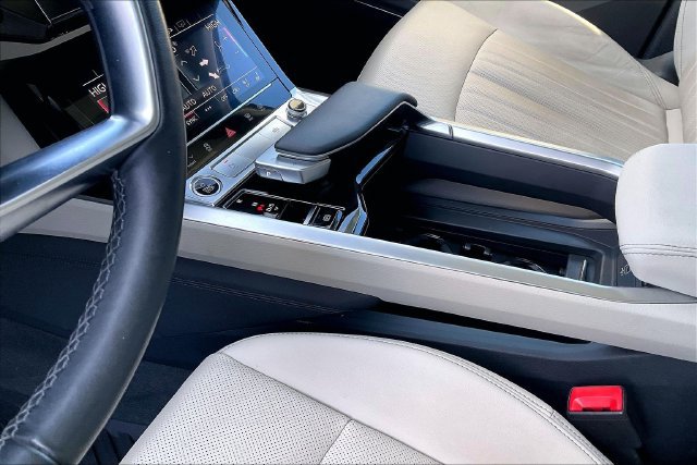 Certified 2024 Audi Q8 e-tron Premium Plus AWD/4WD image 17