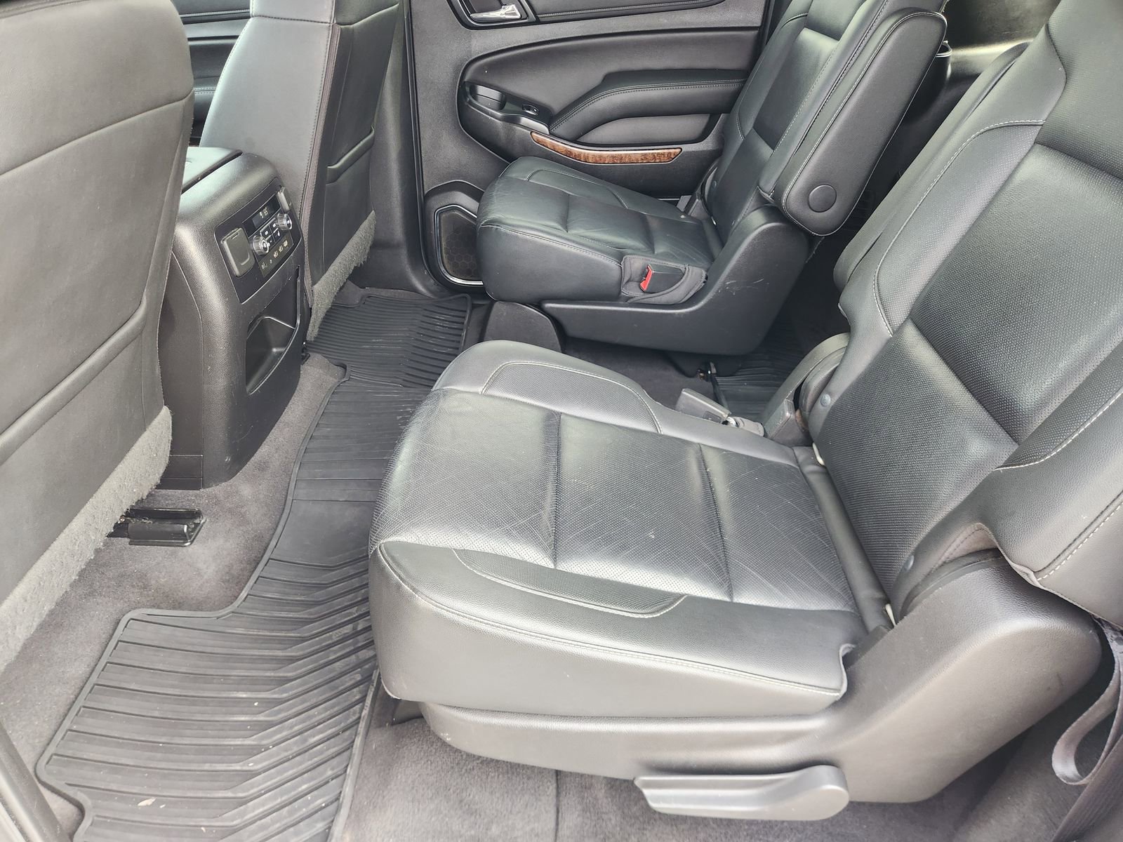 Used 2019 Chevrolet Suburban Premier image 34