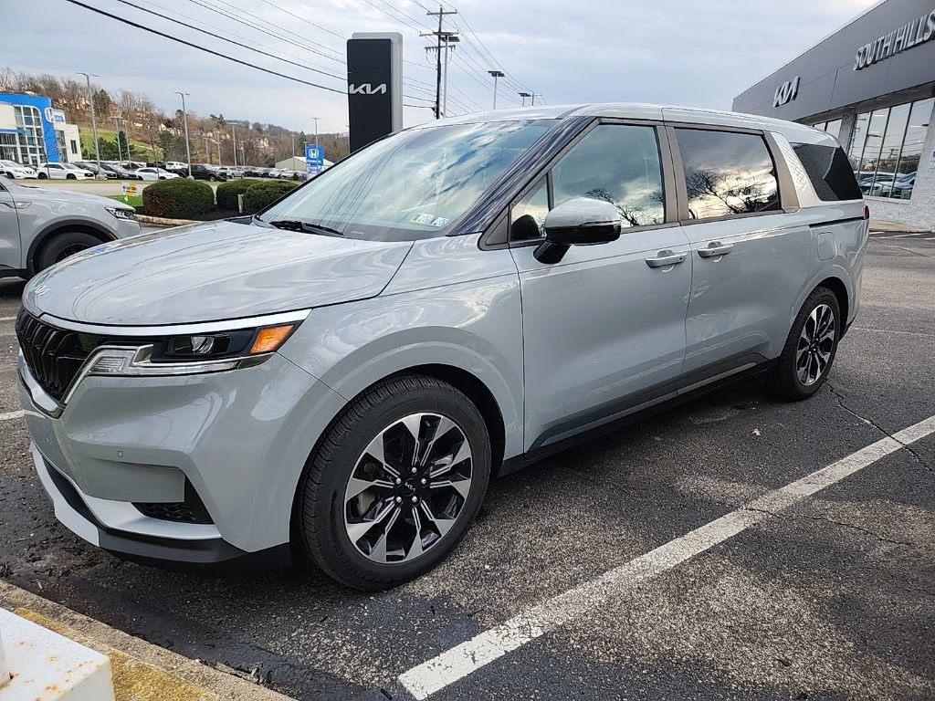 Certified 2023 Kia Carnival EX image 1