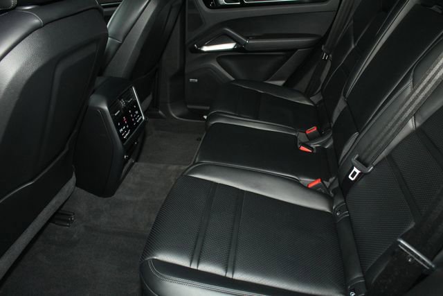 Used 2019 Porsche Cayenne Turbo image 25