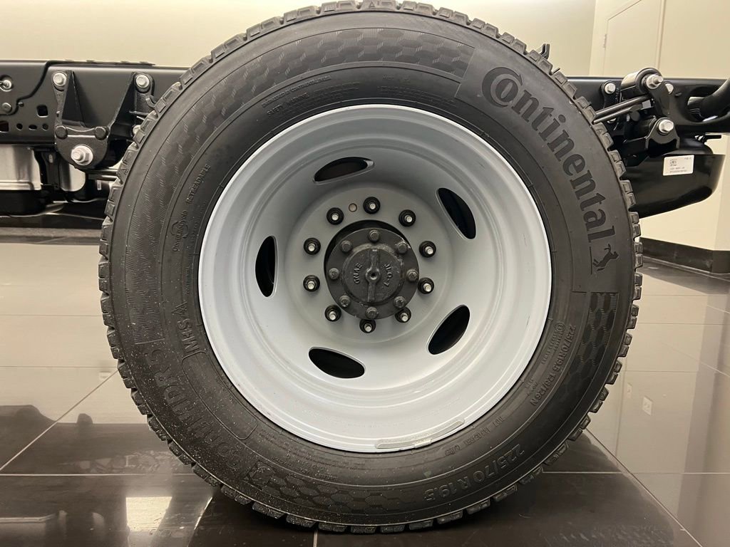 New 2026 Ford F550 XL image 7