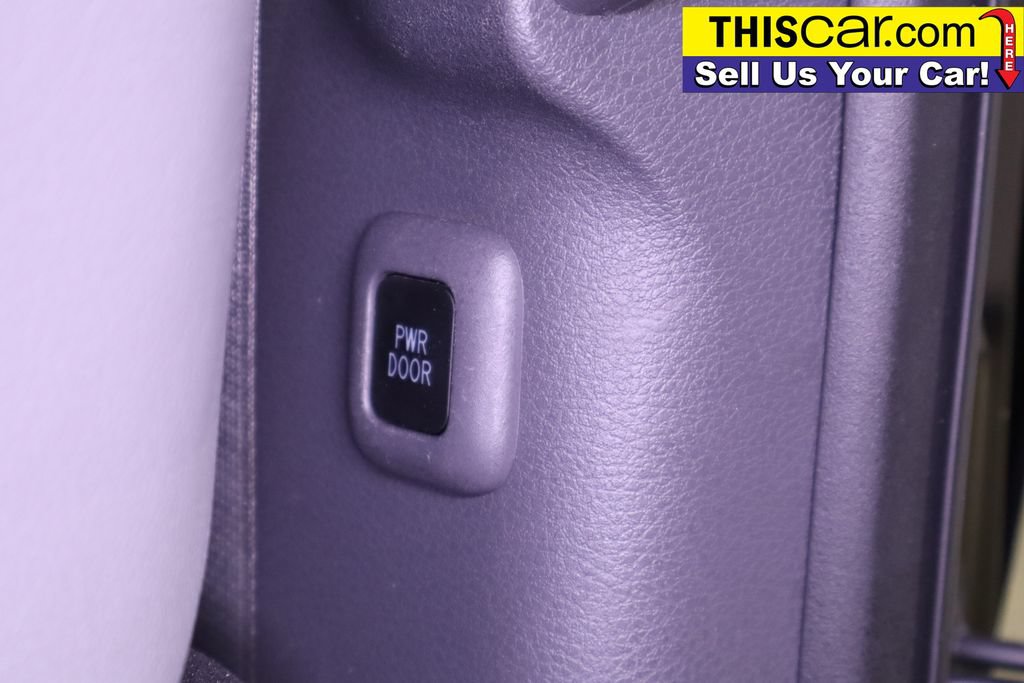 Used 2023 Toyota Sienna XLE FWD image 41