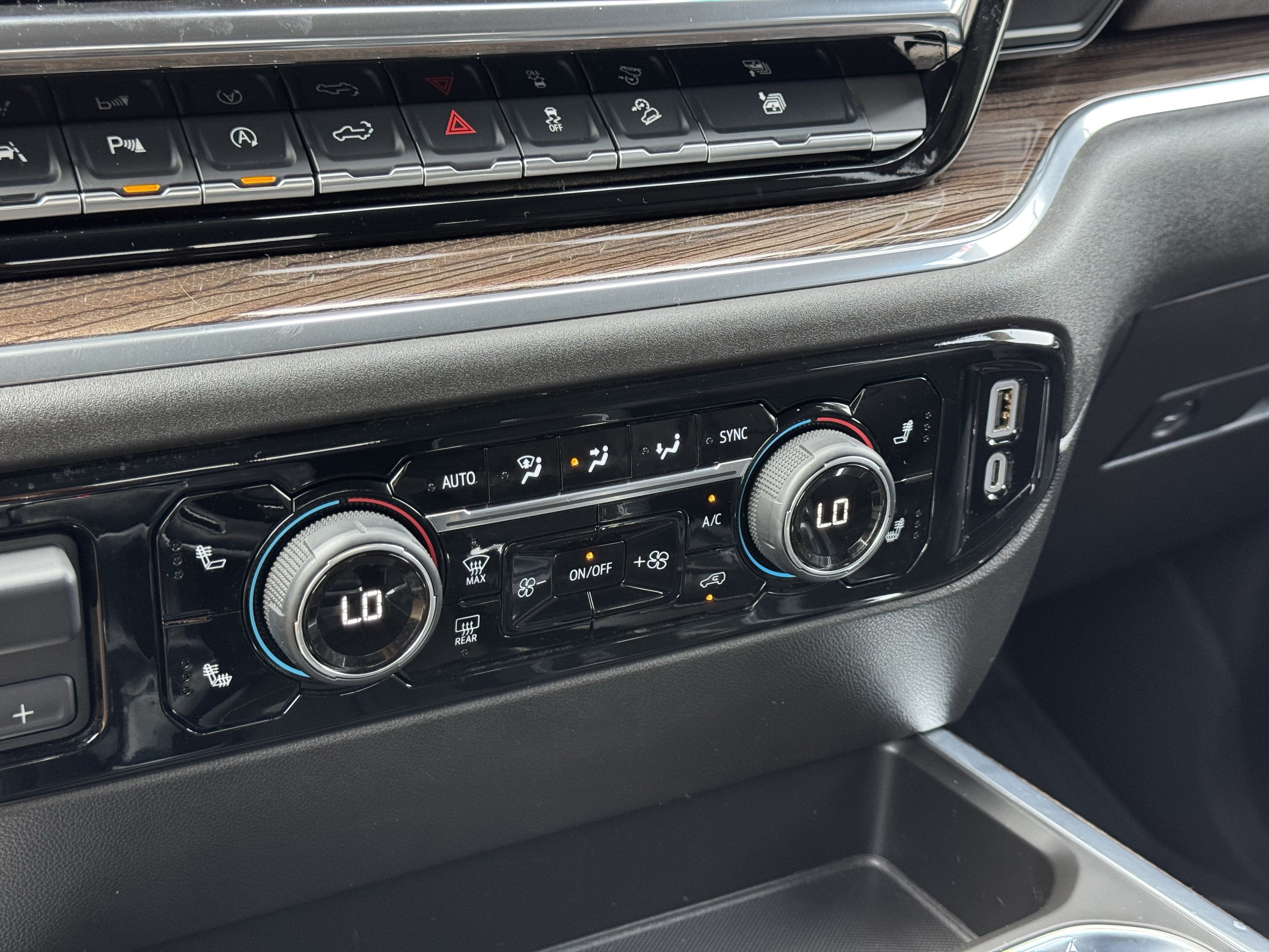 Certified 2025 Chevrolet Silverado 1500 RST AWD/4WD image 30