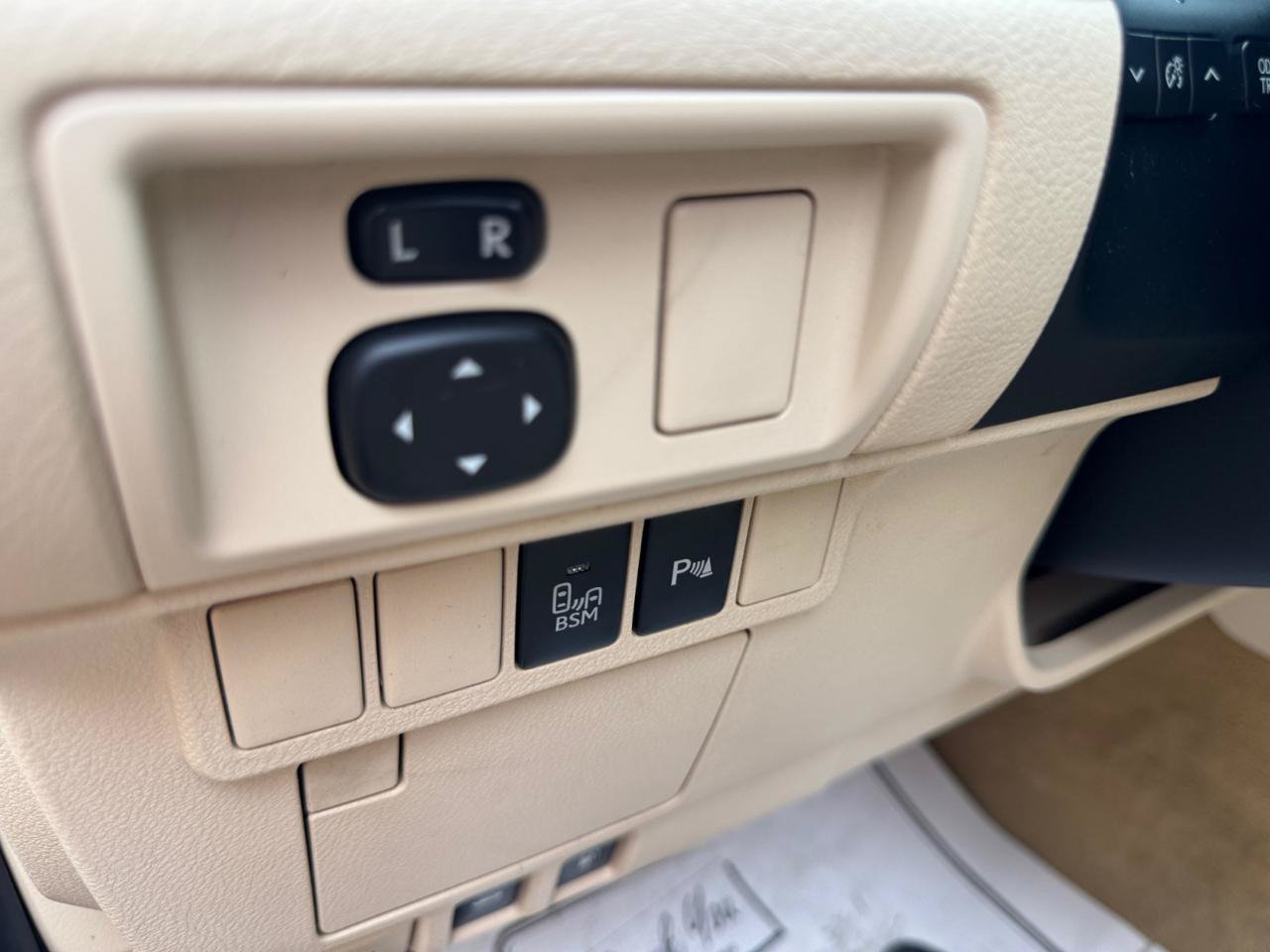 Used 2014 Lexus ES 350 w/ Luxury Package FWD image 17