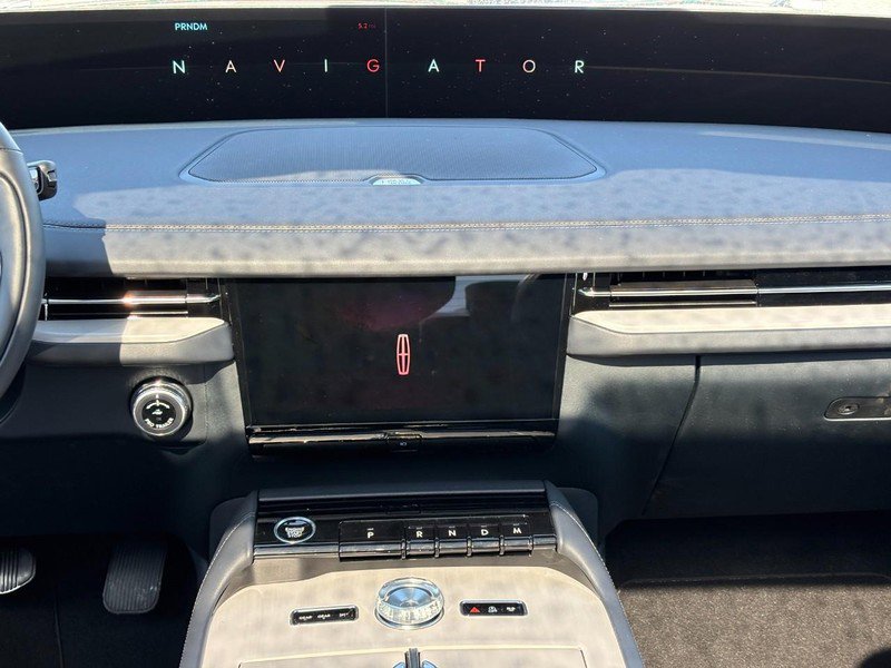 New 2026 Lincoln Navigator Reserve w/ Jet Appearance Package AWD/4WD image 13