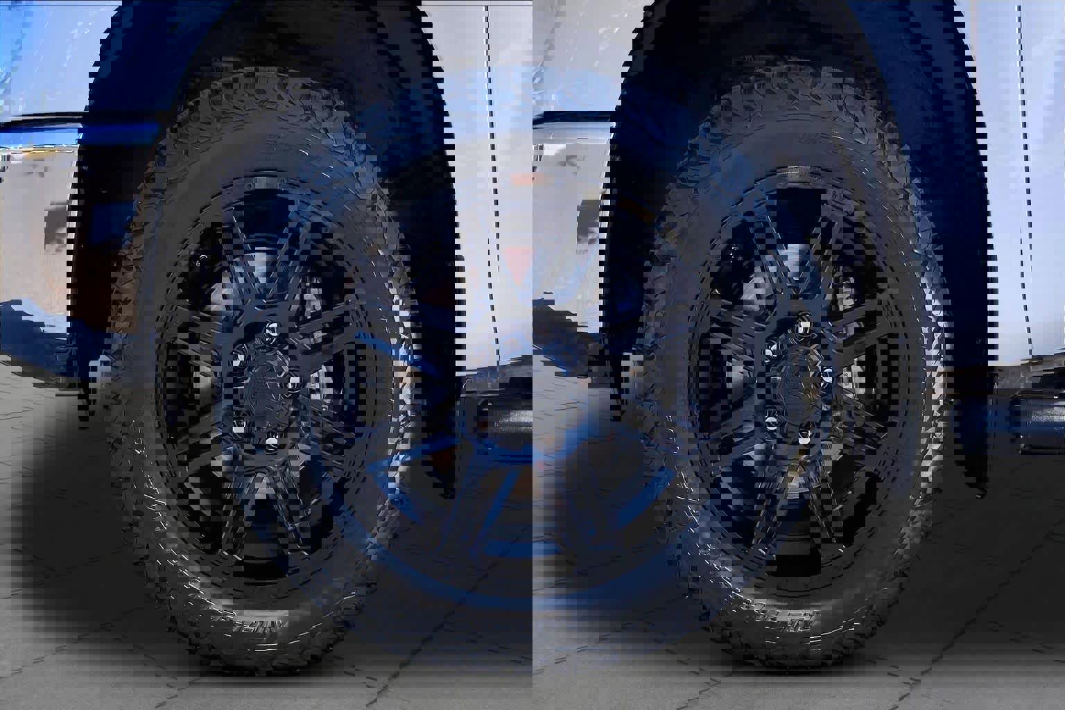 Used 2019 Toyota Tundra SR5 w/ SR5 Upgrade Package AWD/4WD image 11