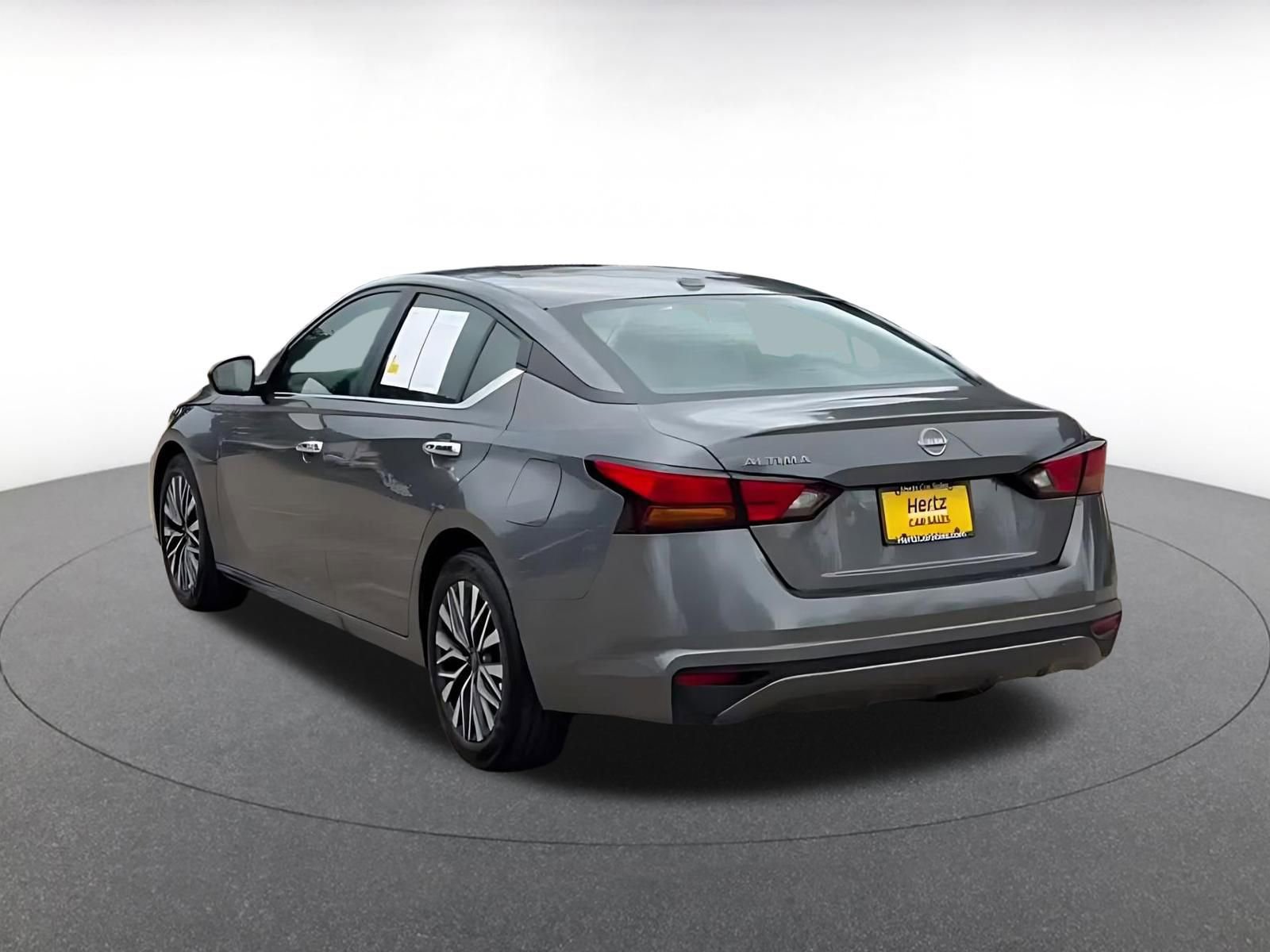 Used 2025 Nissan Altima 2.5 SV FWD image 11