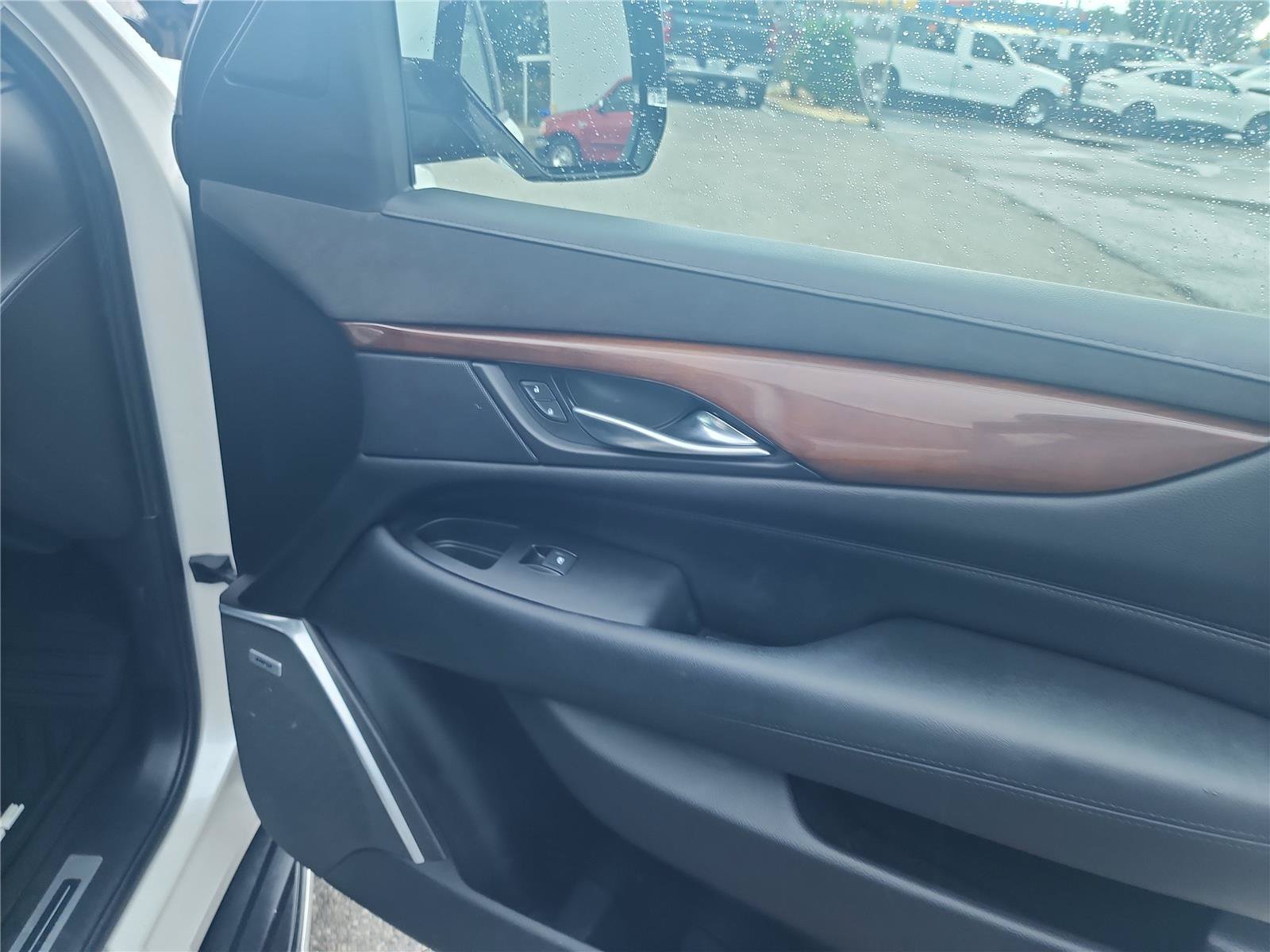 Used 2019 Cadillac Escalade ESV Luxury RWD image 28