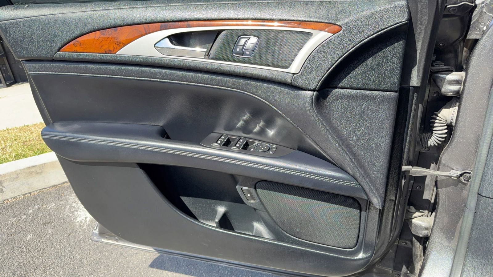 Used 2017 Lincoln MKZ Reserve image 13