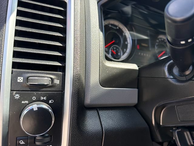 Used 2019 RAM 1500 Classic SLT AWD/4WD image 18