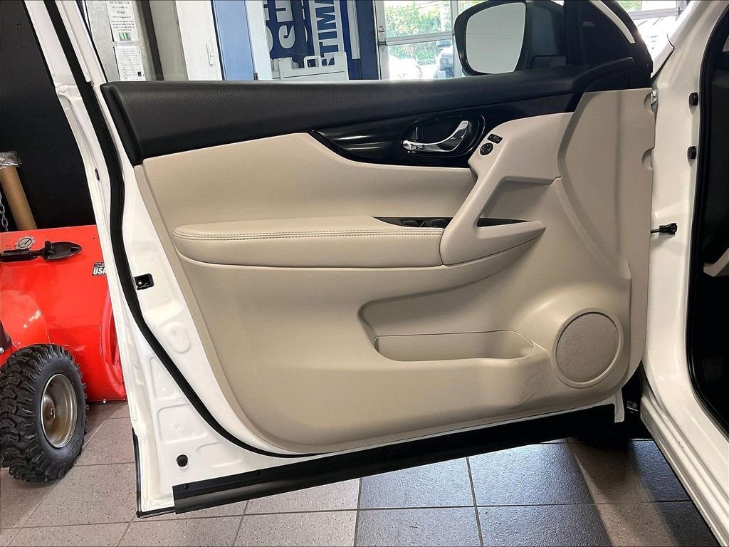 Used 2022 Nissan Rogue Sport SV AWD/4WD image 9