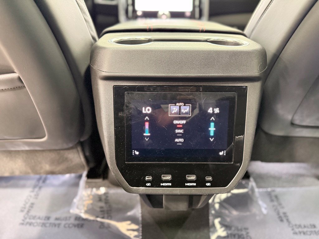 Used 2025 GMC Yukon AT4 Ultimate AWD/4WD image 49