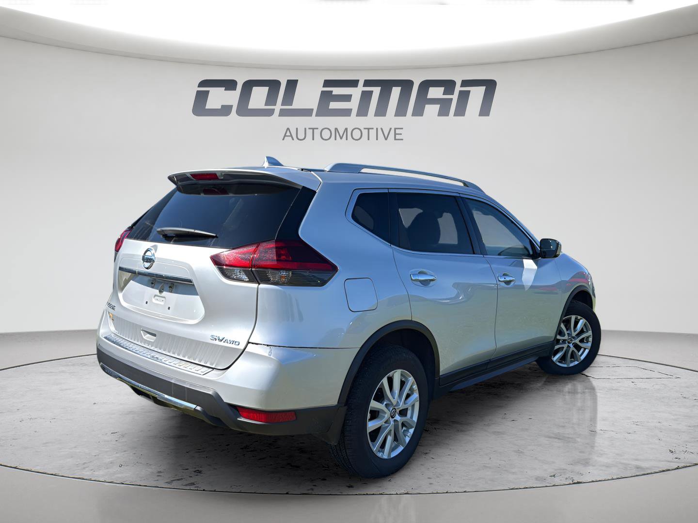 Used 2018 Nissan Rogue SV image 3