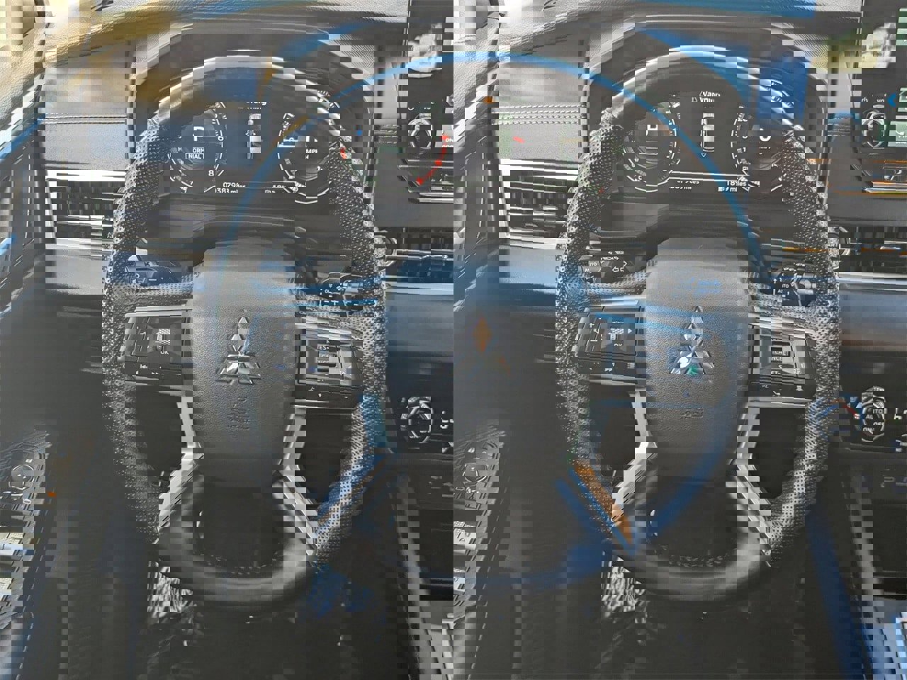 Used 2024 Mitsubishi Outlander AWD image 16