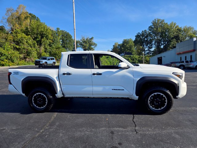 Used 2025 Toyota Tacoma TRD Off-Road AWD/4WD image 10