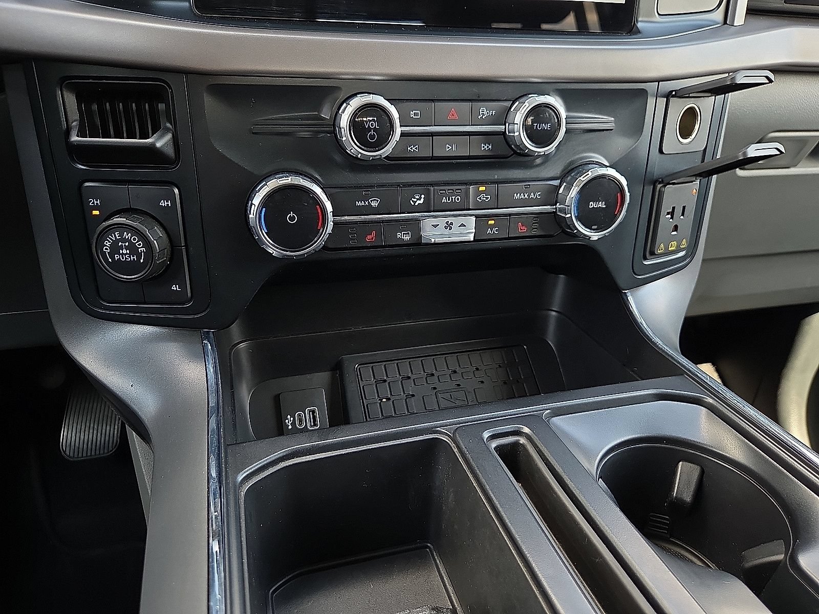 Used 2025 Ford F150 XLT w/ Equipment Group 302A MID AWD/4WD image 17