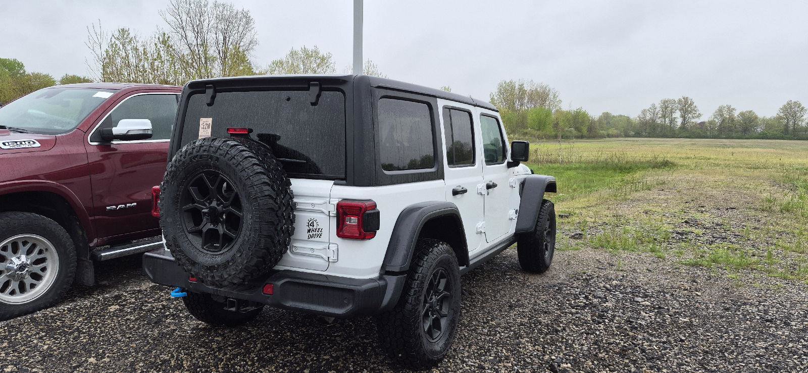 Used 2024 Jeep Wrangler Unlimited AWD/4WD image 3