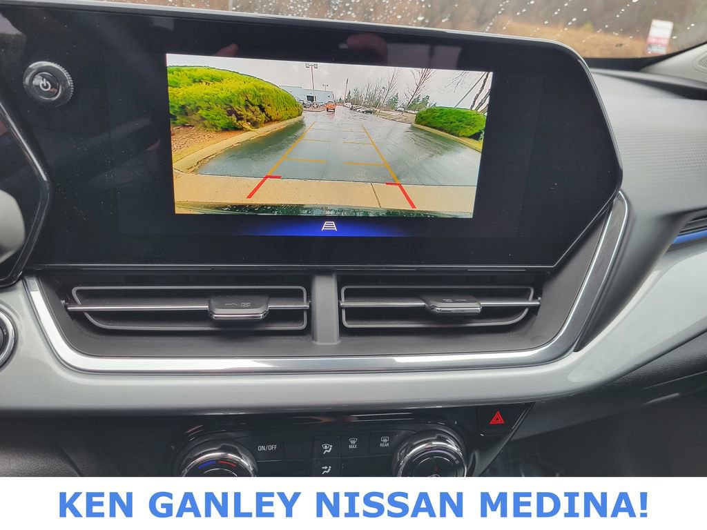 Used 2025 Chevrolet Trax LT image 28