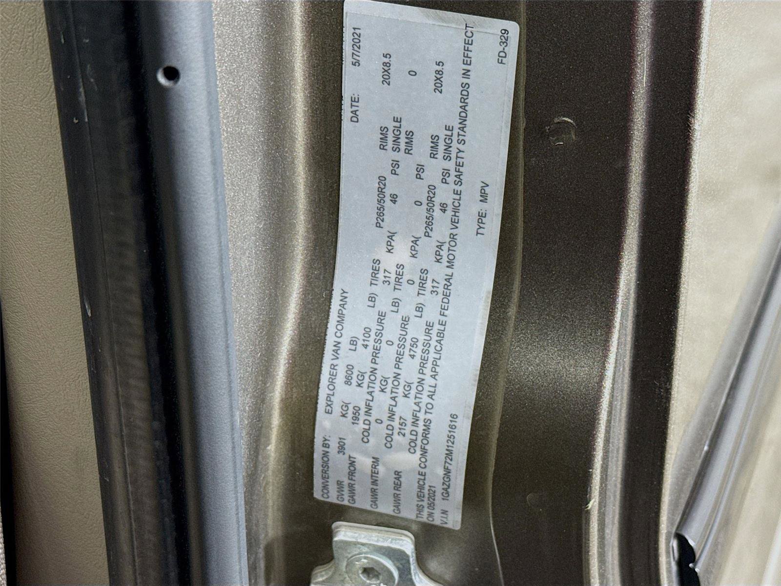 Used 2021 Chevrolet Express 3500 LS w/ Chrome Appearance Package image 15