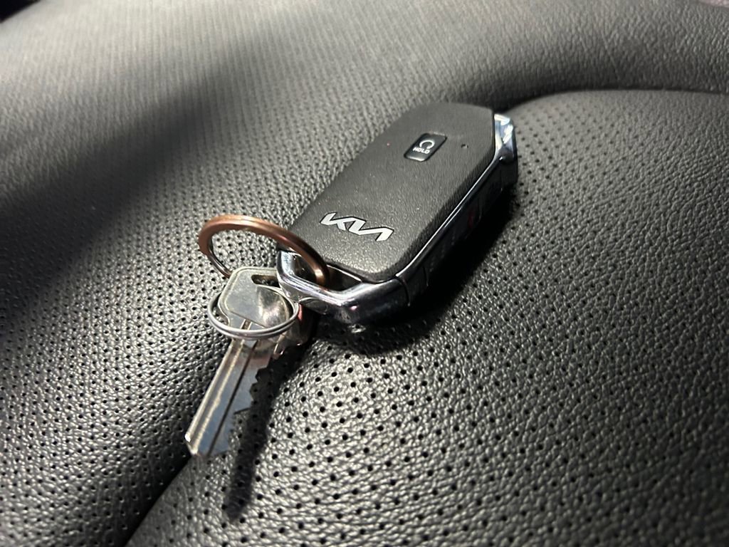 Used 2025 Kia Sportage EX image 33