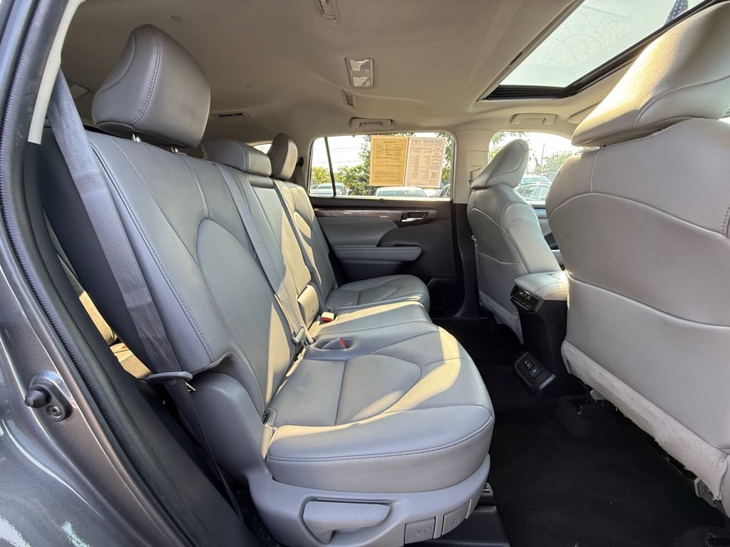 Used 2022 Toyota Highlander Limited FWD image 25