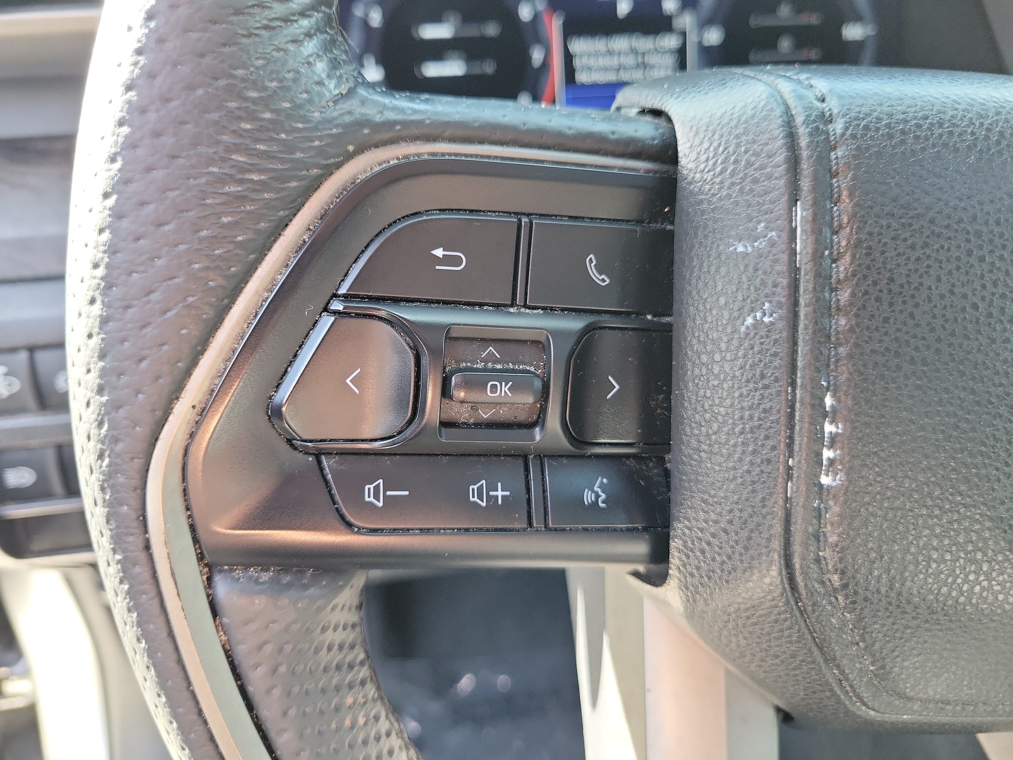Used 2024 Toyota Tacoma Limited w/ Limited Package (LT) AWD/4WD image 25