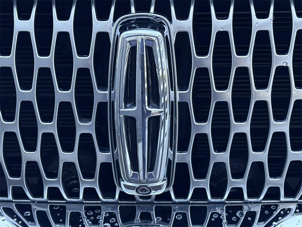 Used 2022 Lincoln Nautilus Reserve w/ Equipment Group 201A image 10