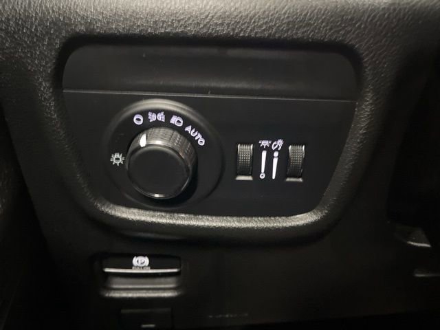 Used 2025 Jeep Grand Cherokee Altitude AWD/4WD image 39