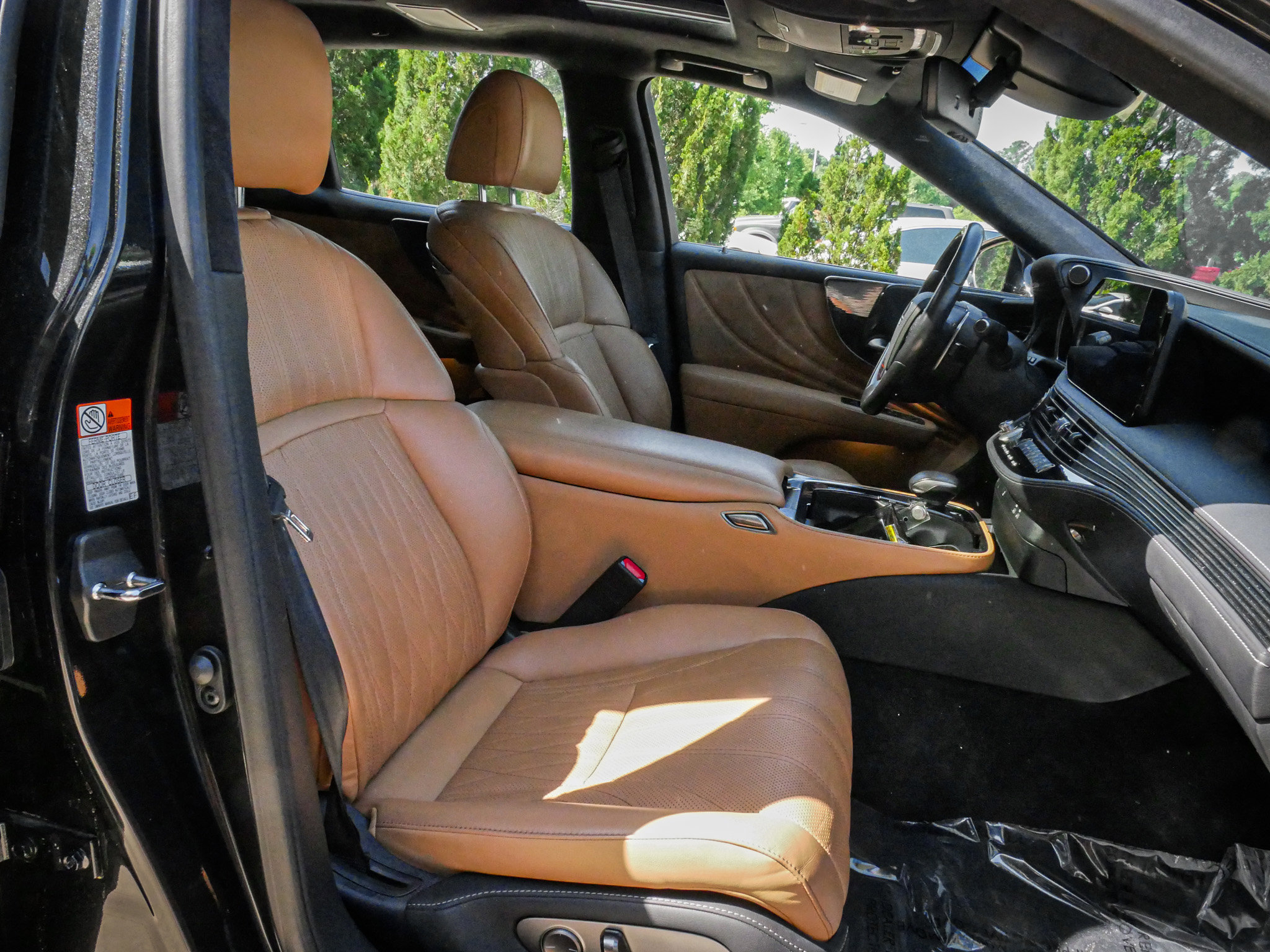 Used 2023 Lexus LS 500 AWD w/ Interior Upgrade Package image 33