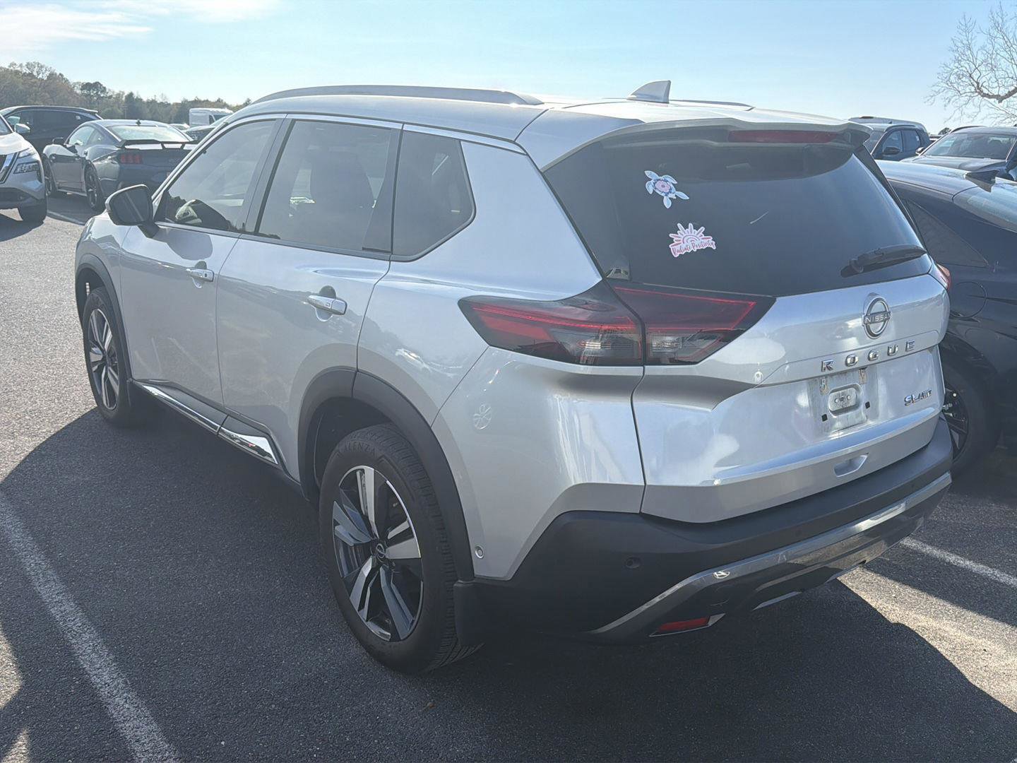 Used 2022 Nissan Rogue SL w/ SL Premium Package image 2