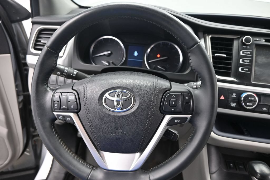 Used 2016 Toyota Highlander Plus AWD/4WD image 19