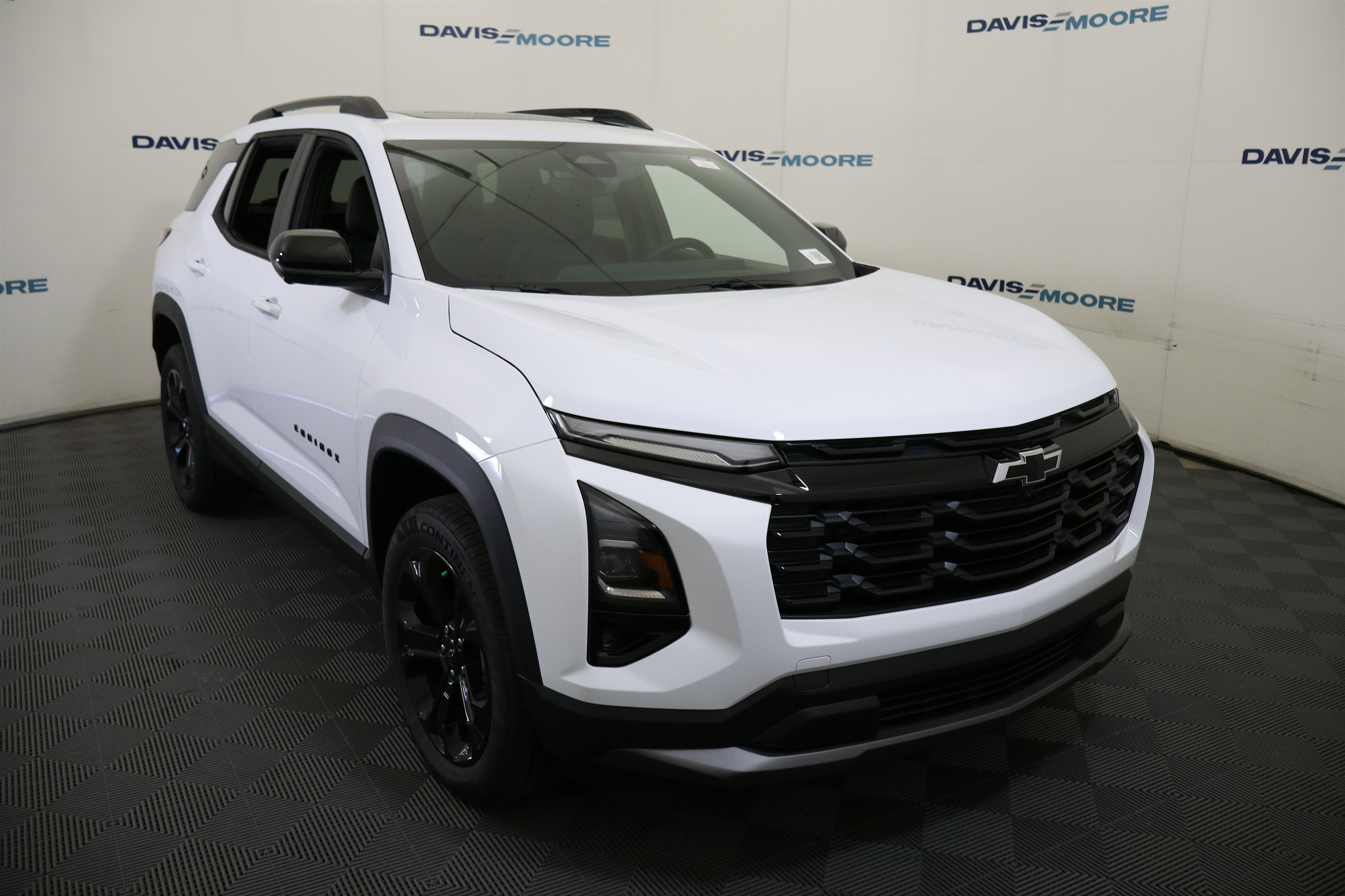 New 2026 Chevrolet Equinox LT w/ Convenience Package II AWD/4WD image 3